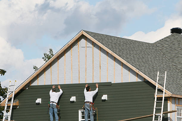 Professional Siding technician working in Saegertown, PA